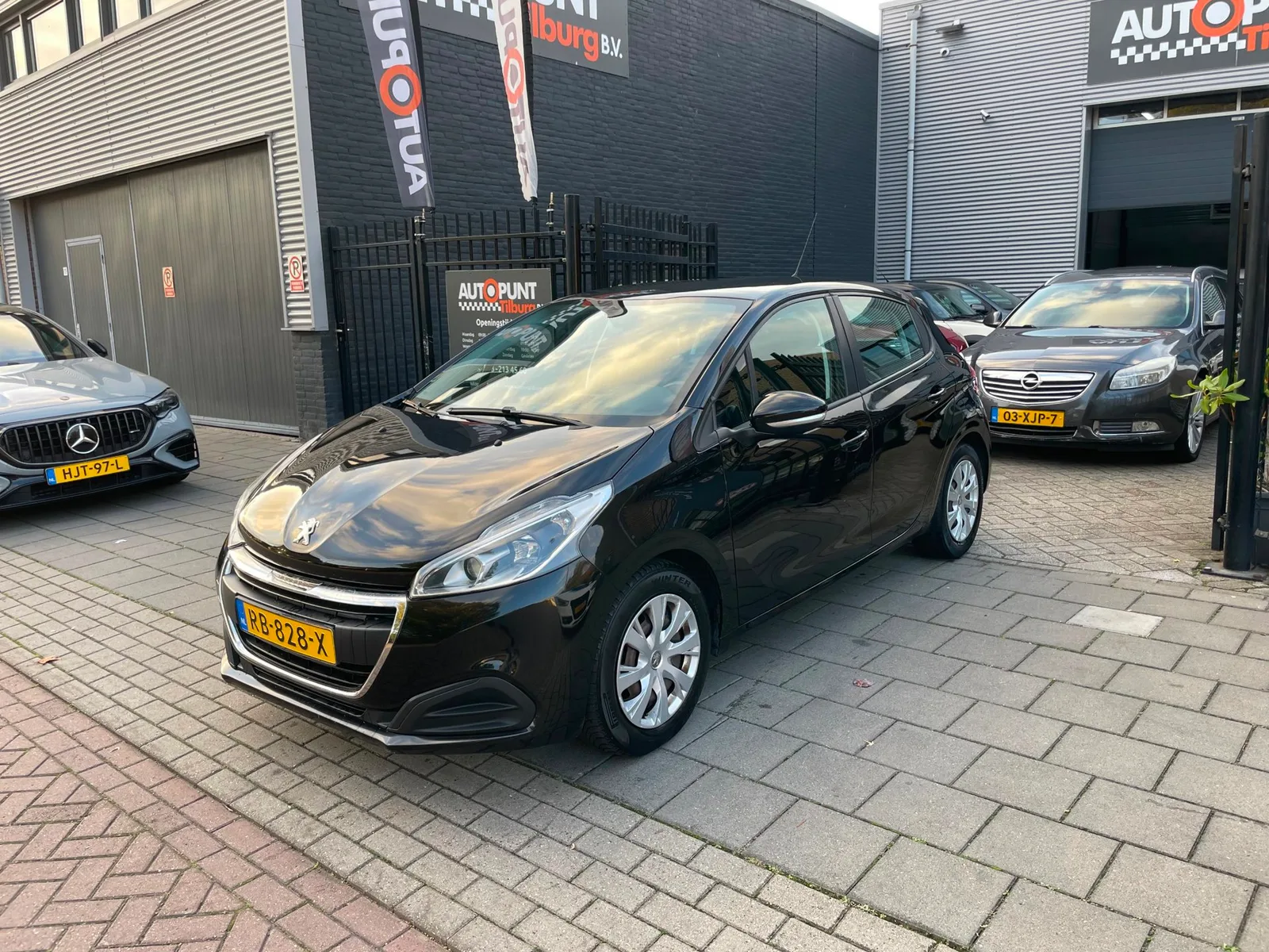 Peugeot 208 (2017) — foto 1