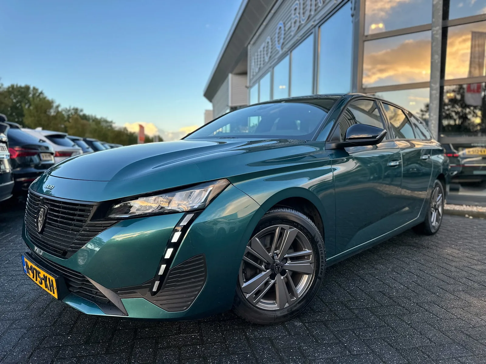 Peugeot 308 (2022) — foto 1
