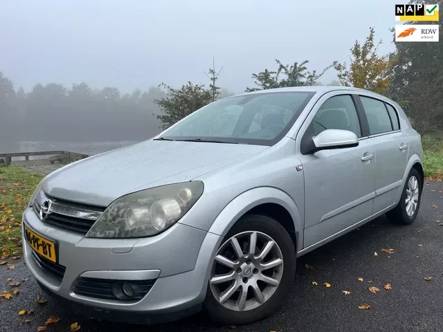 Opel Astra (2004) — foto 1