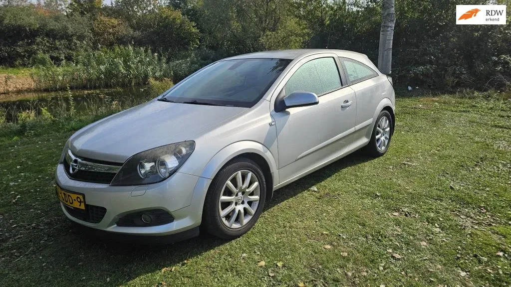 Opel Astra (2008) — foto 1