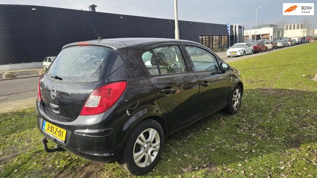 Opel Corsa (2010) — foto 1