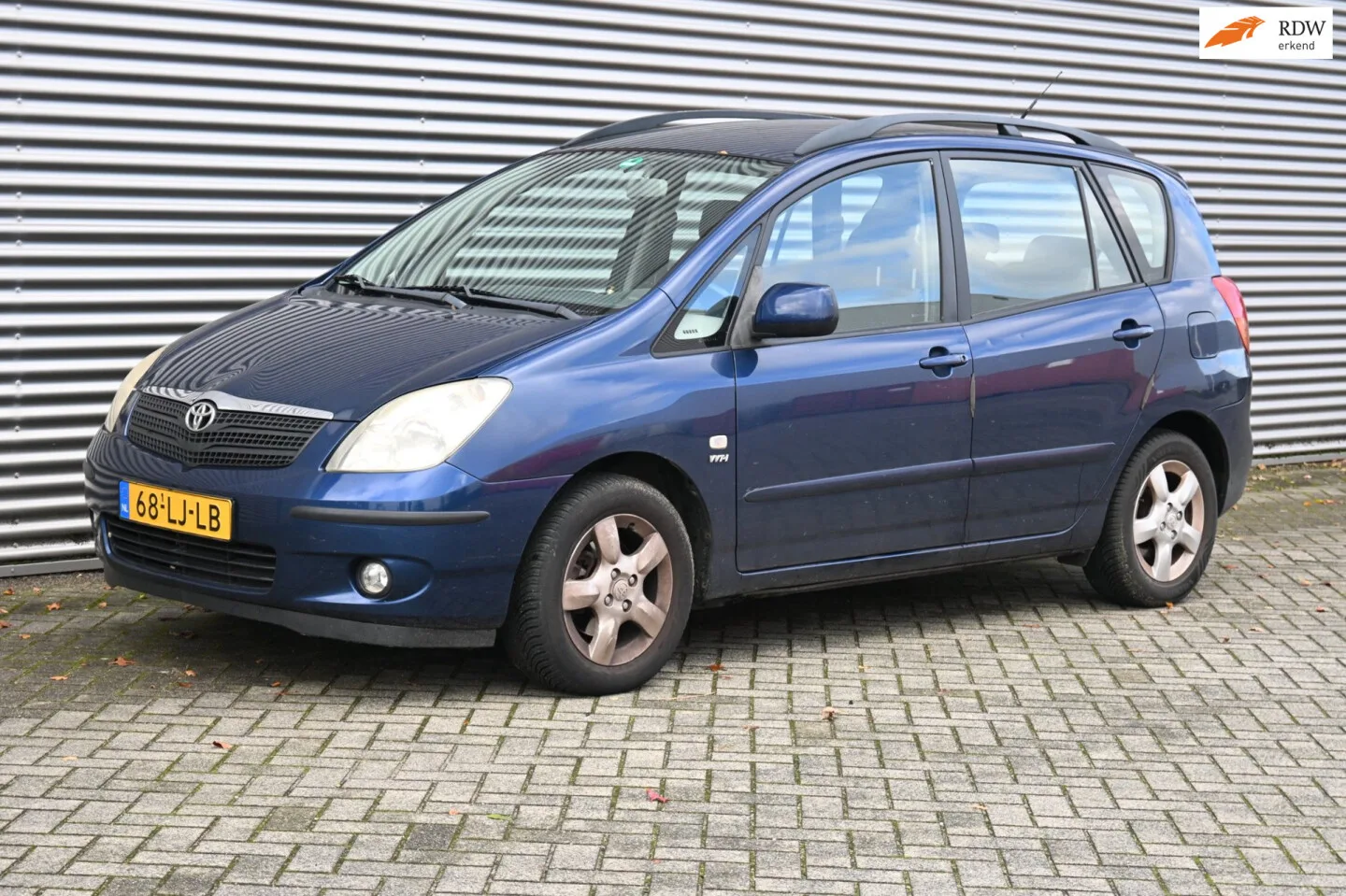 Toyota Corolla Verso (2003) — foto 1