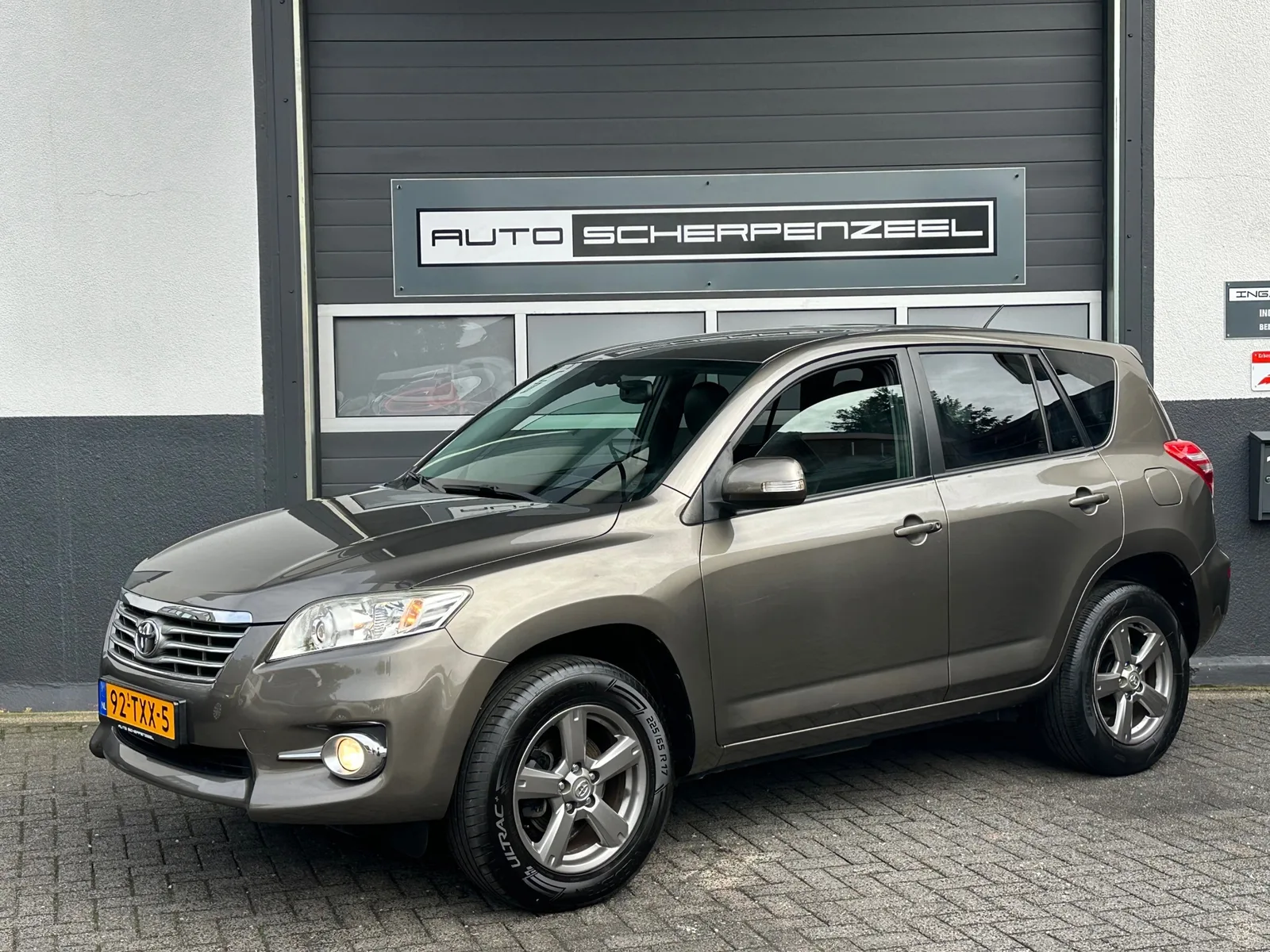 Toyota RAV4 (2012) — foto 1