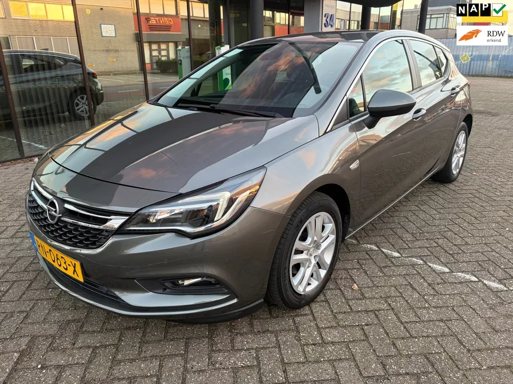 Opel Astra (2018) — foto 1