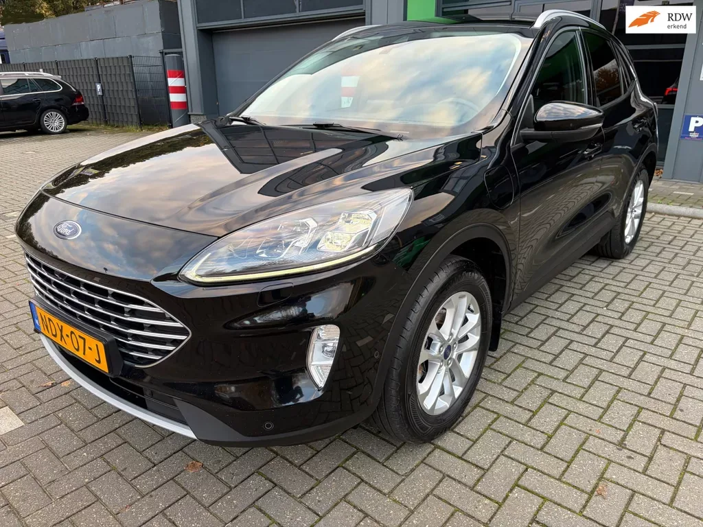 Ford Kuga (2022) — foto 1