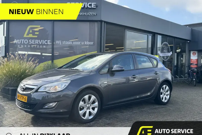 Opel Astra (2011)