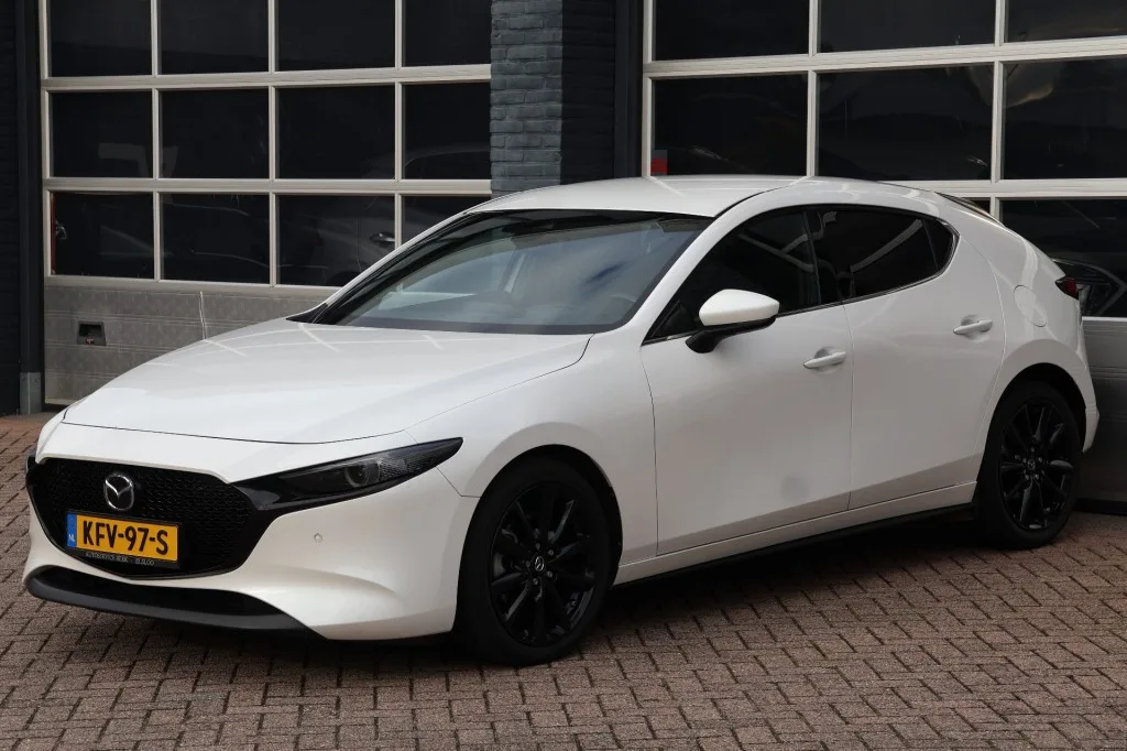 Mazda 3 (2019) — foto 1