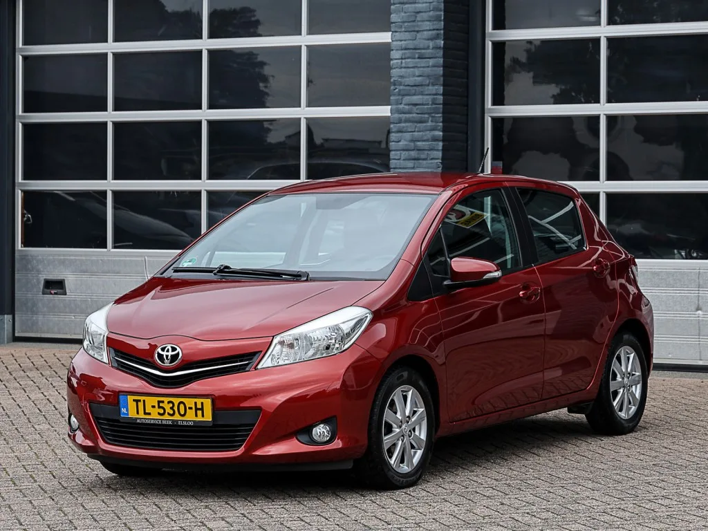 Toyota Yaris (2013) — foto 1
