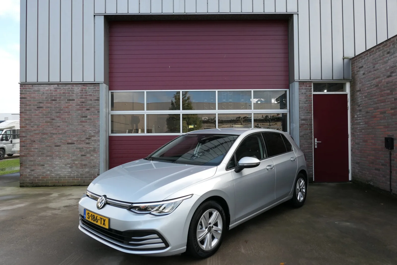 Volkswagen Golf (2022) — foto 1