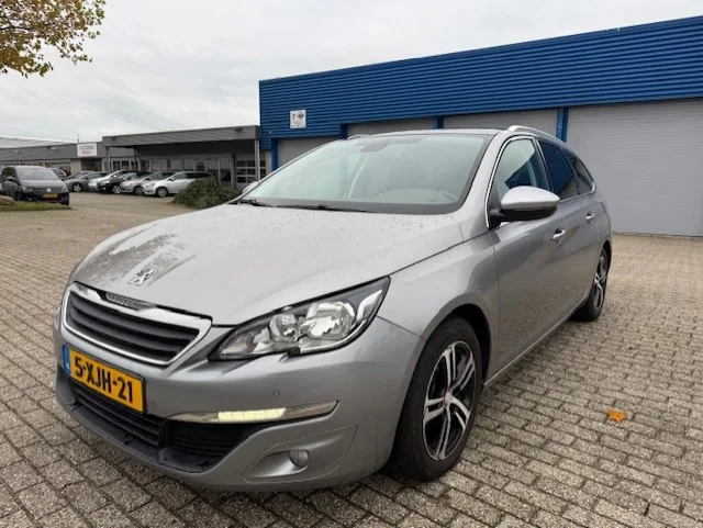 Peugeot 308 (2014) — foto 1
