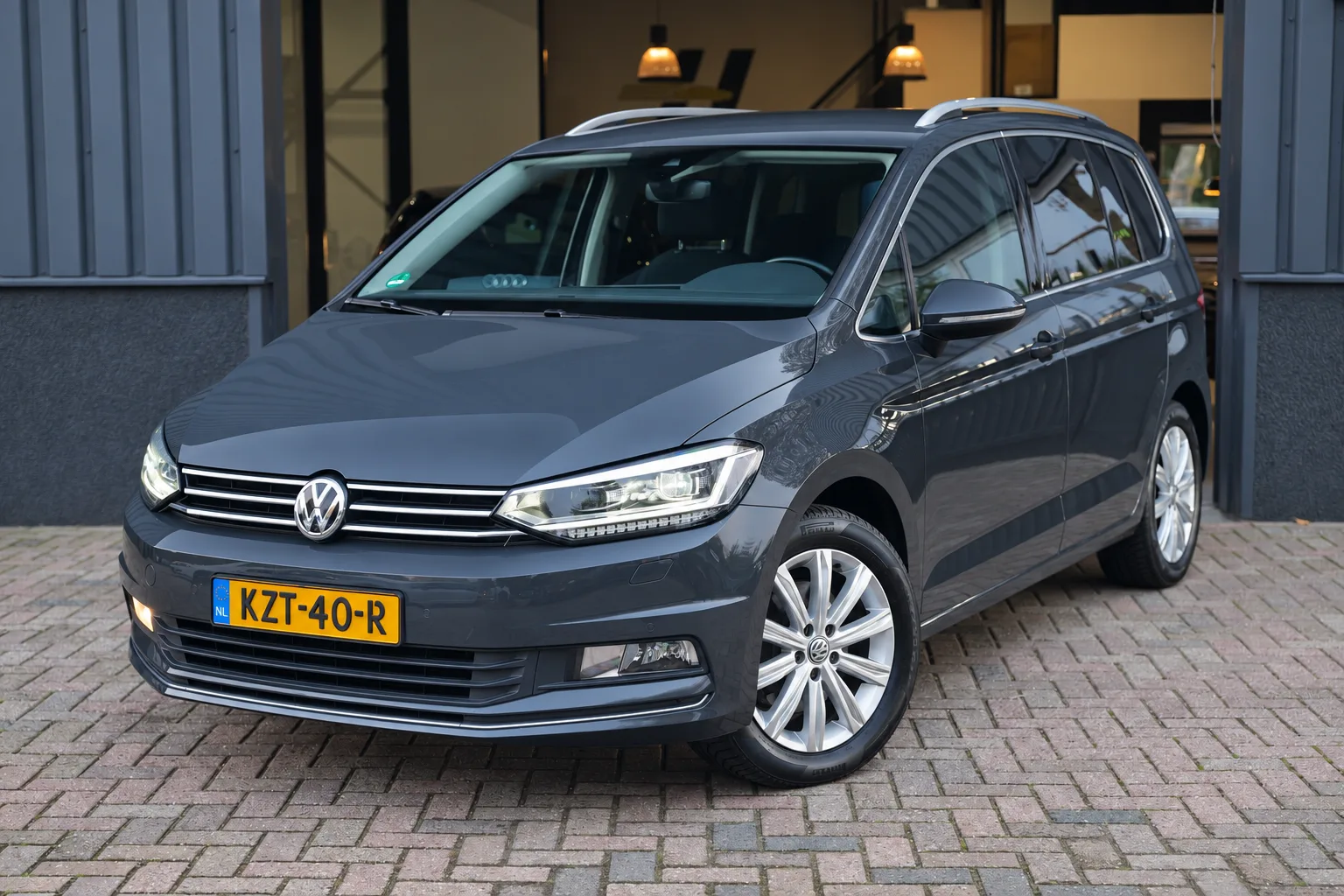 Volkswagen Touran (2017) — foto 1