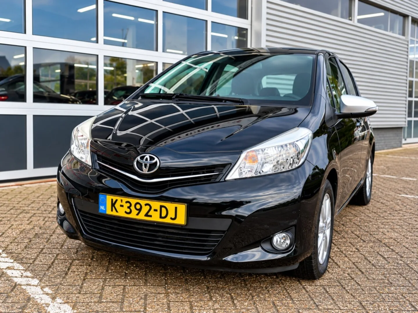 Toyota Yaris (2014) — foto 1