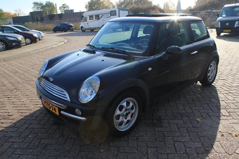 MINI Cooper (2002)