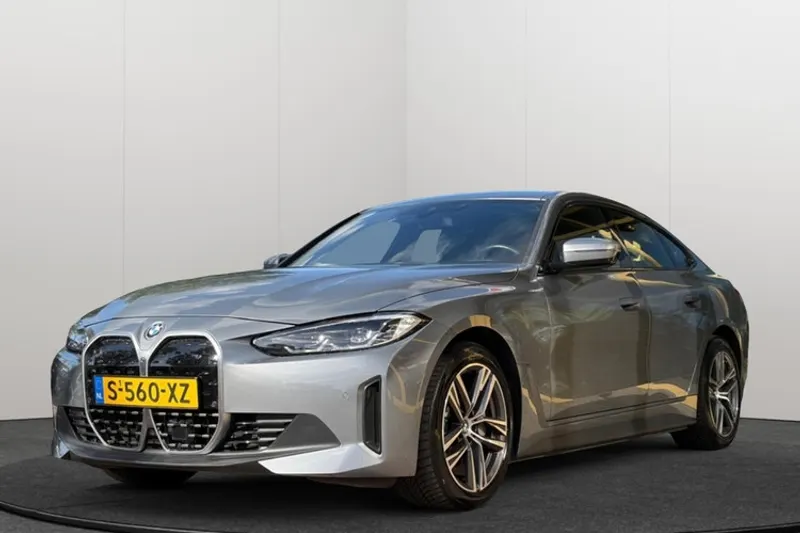 BMW i4 (2023)