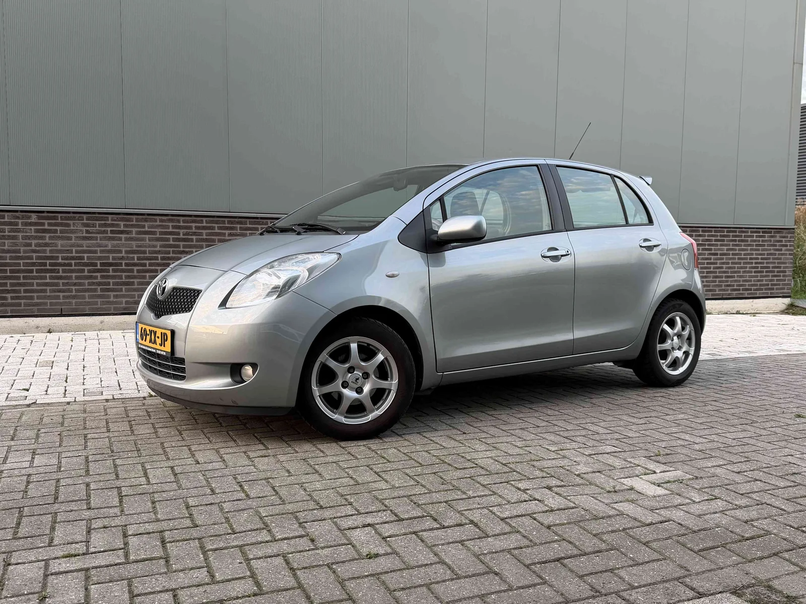 Toyota Yaris (2007) — foto 1