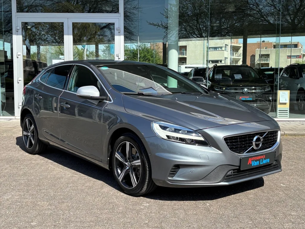 Volvo V40 (2019) — foto 1