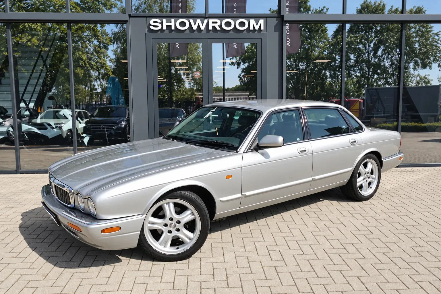 Jaguar XJ (1999) — foto 1