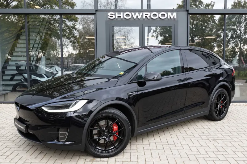 Tesla Model X (2016)