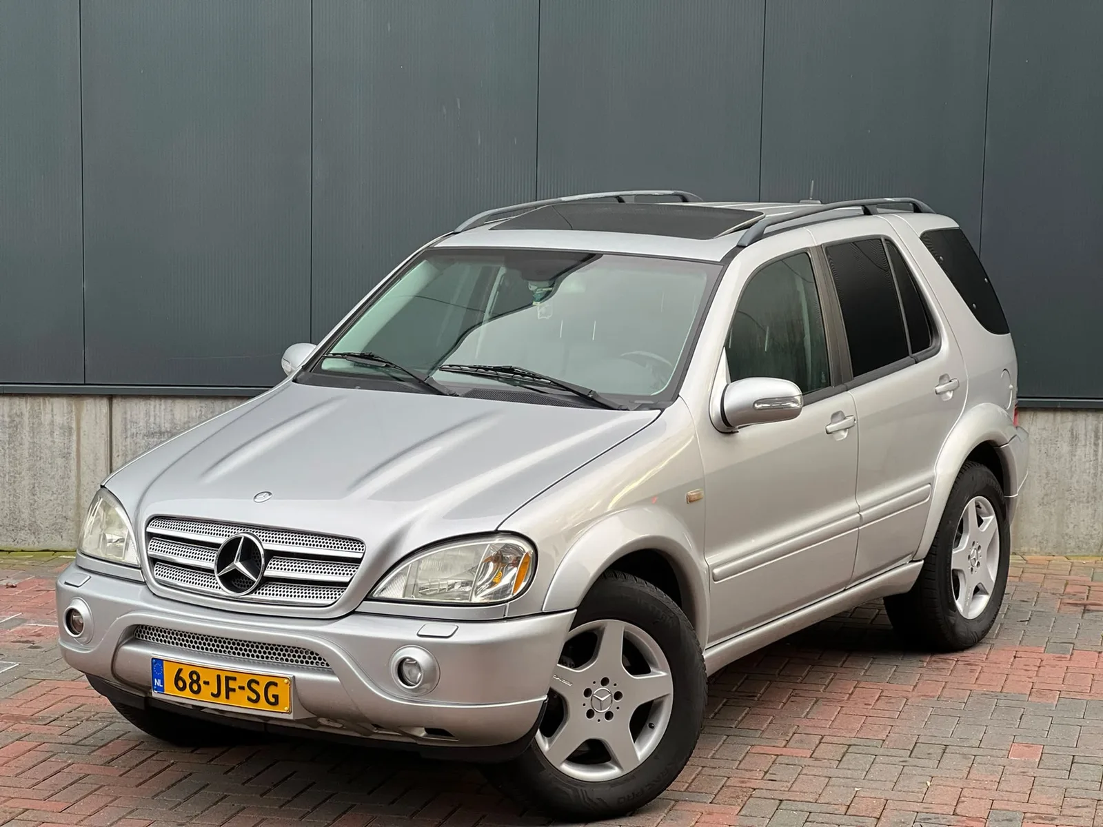 Mercedes-Benz M-Klasse (2001) — foto 1