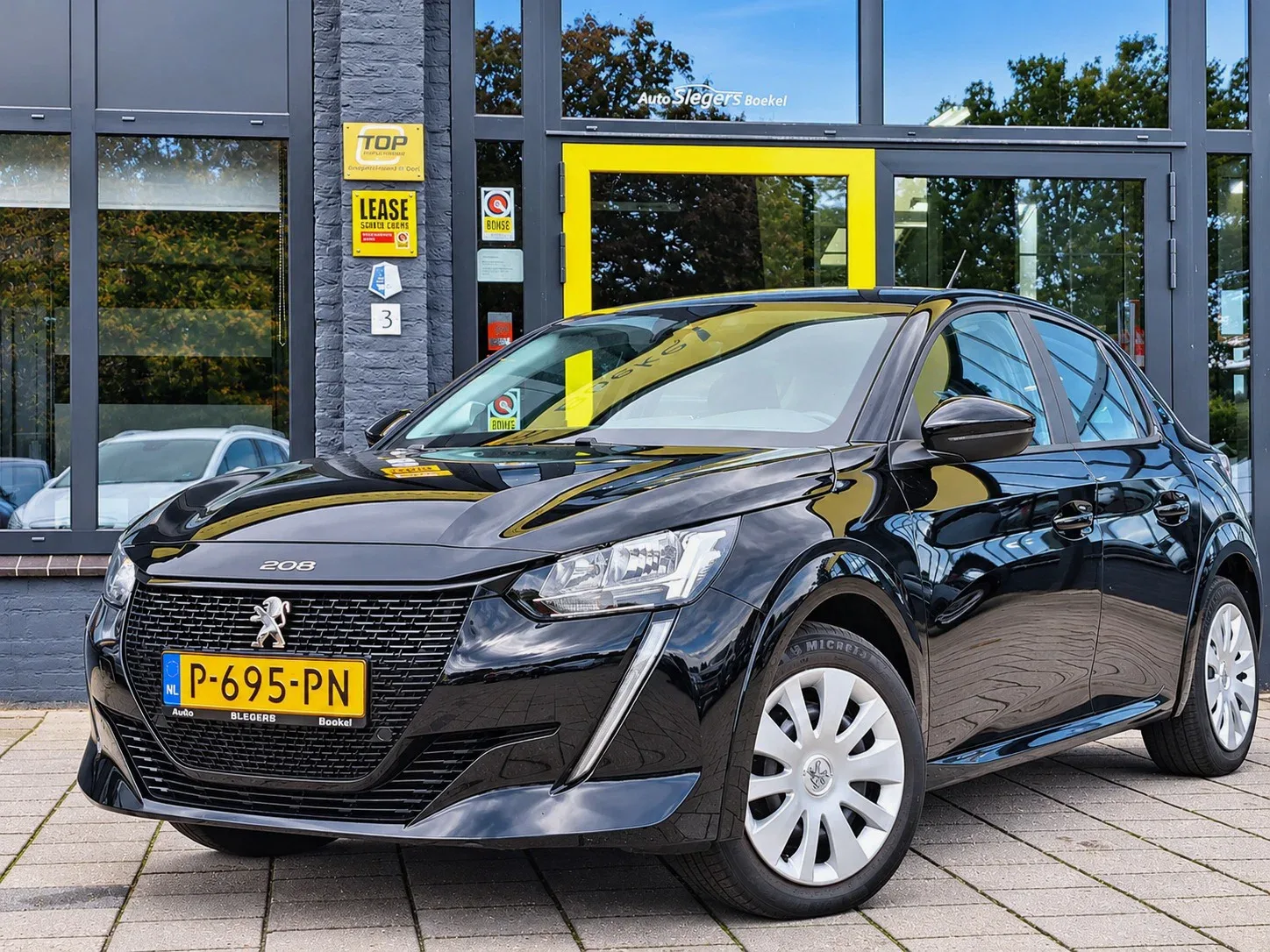 Peugeot e-208 (2022) — foto 1