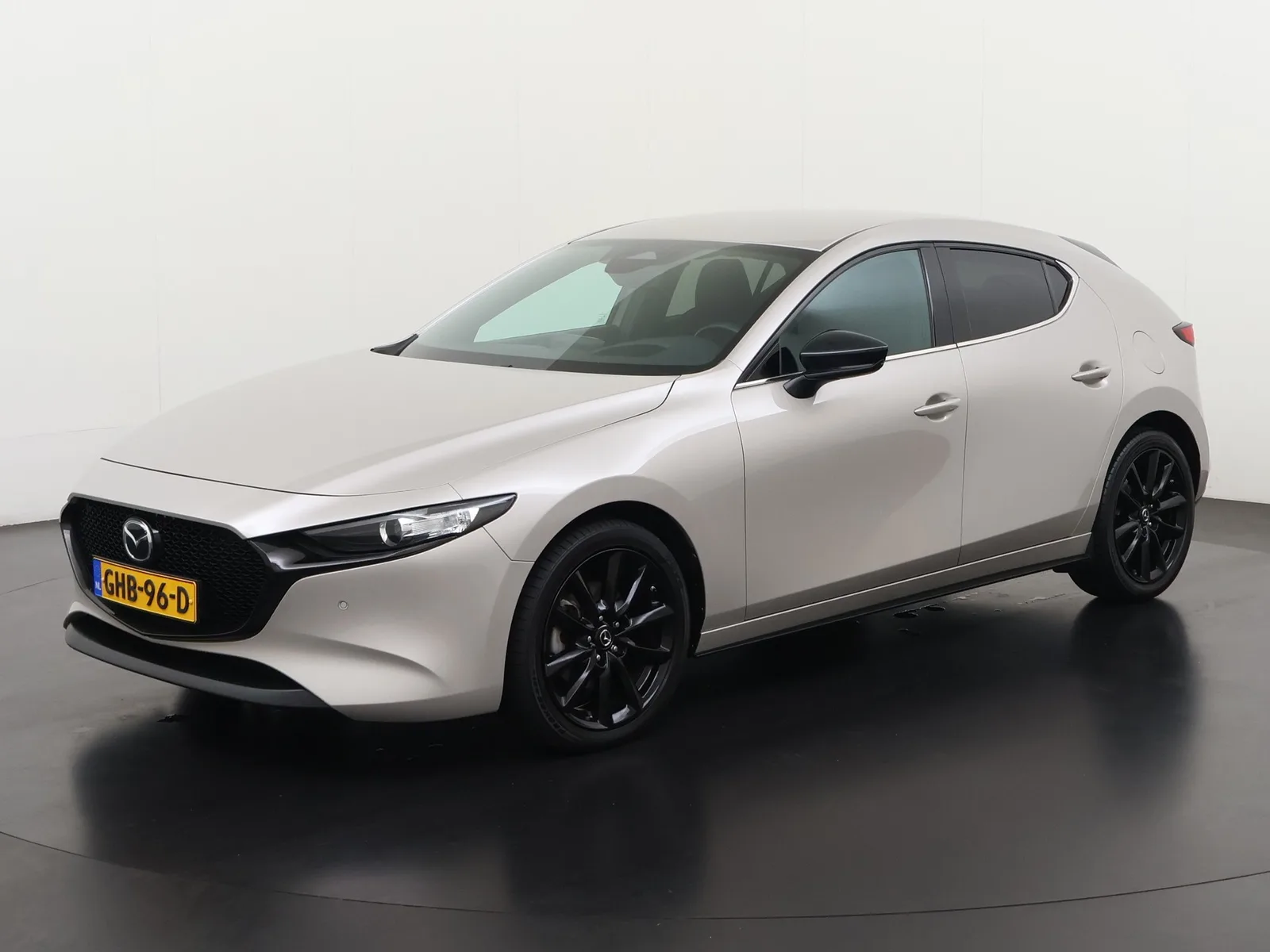 Mazda 3 (2024) — foto 1