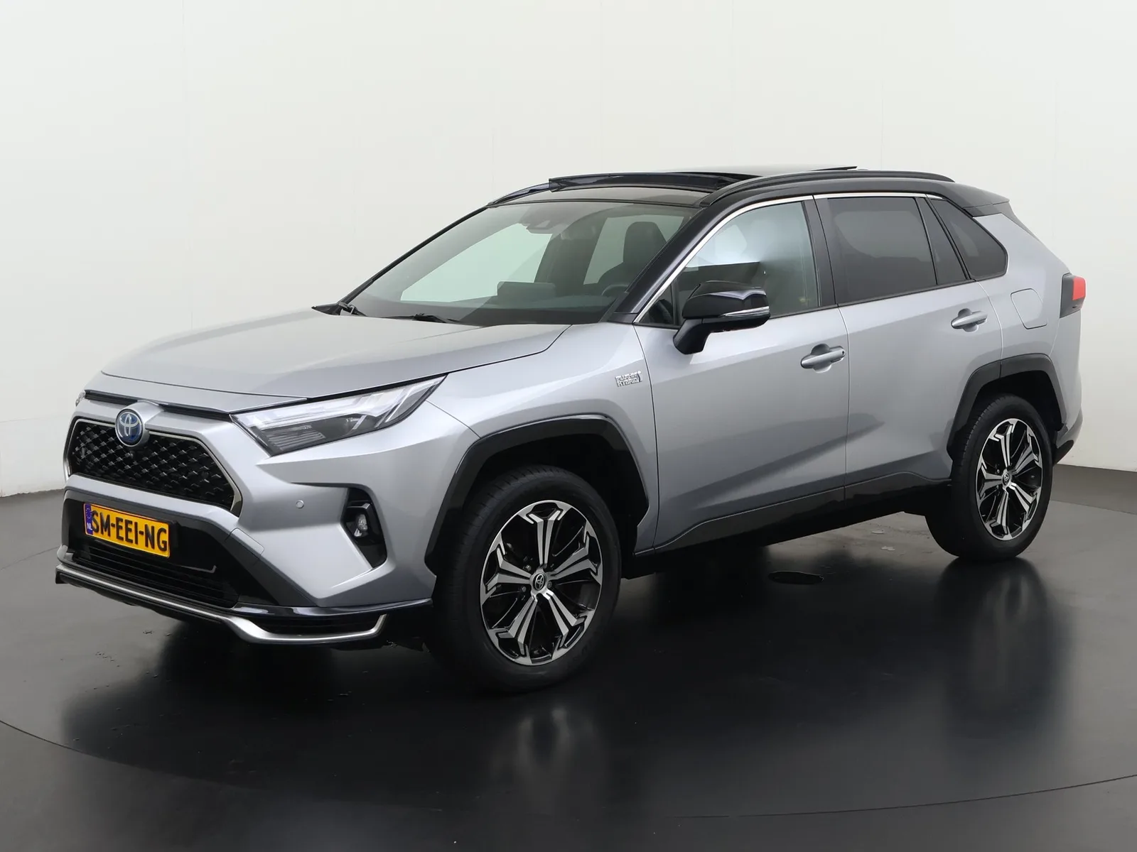 Toyota RAV4 (2023) — foto 1