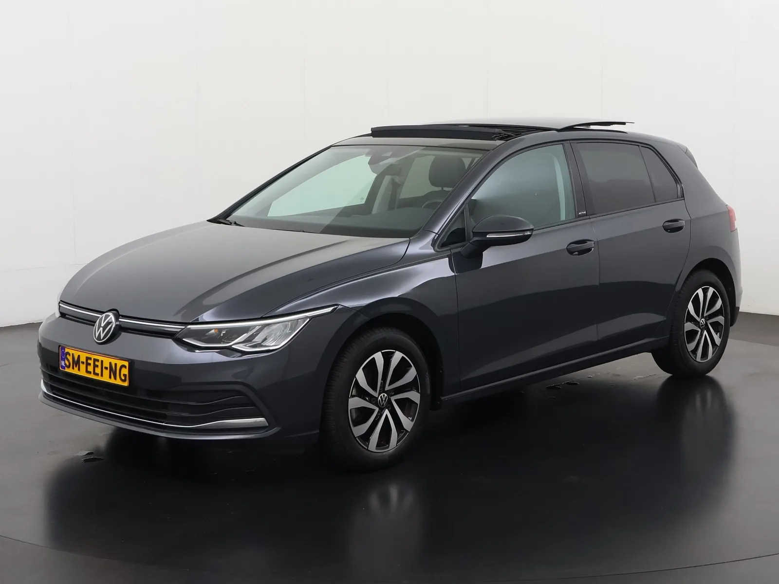 Volkswagen Golf (2023) — foto 1