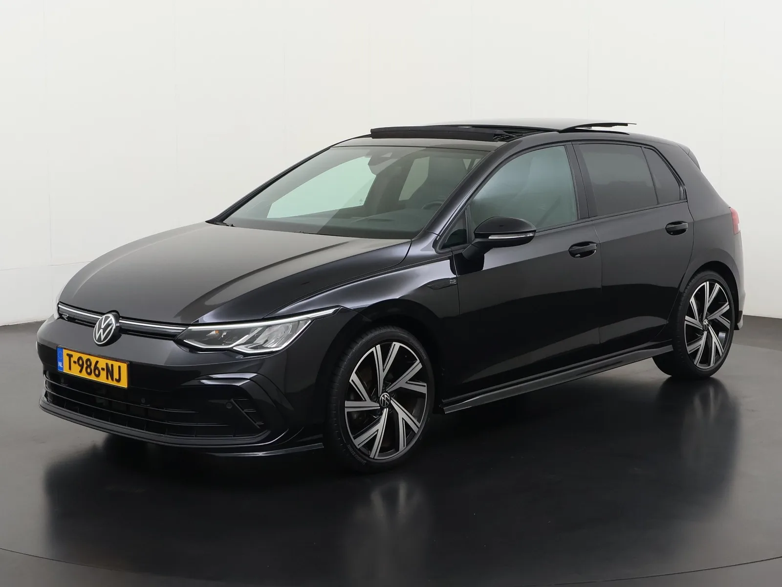 Volkswagen Golf (2023) — foto 1