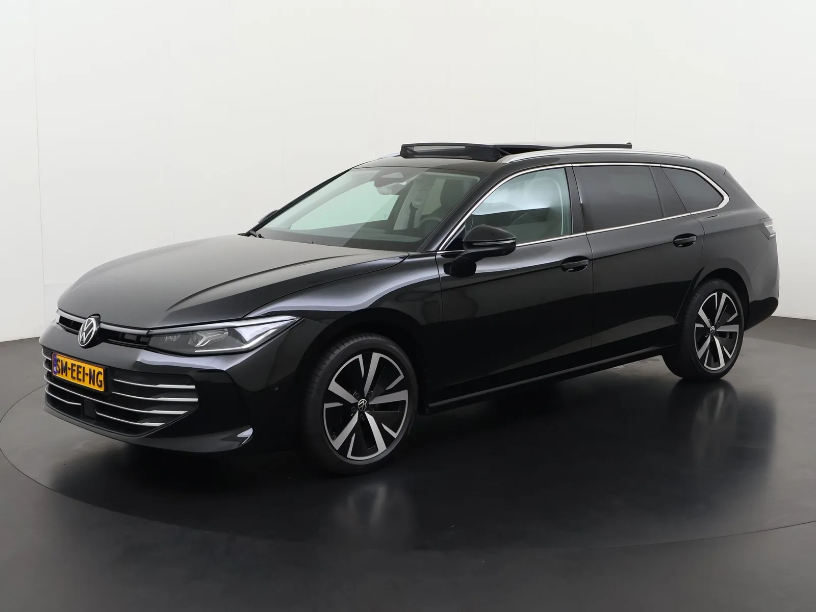 Volkswagen Passat (2024) — foto 1