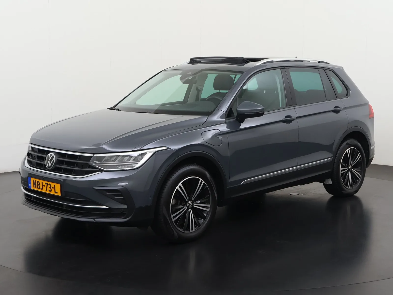 Volkswagen Tiguan (2022) — foto 1