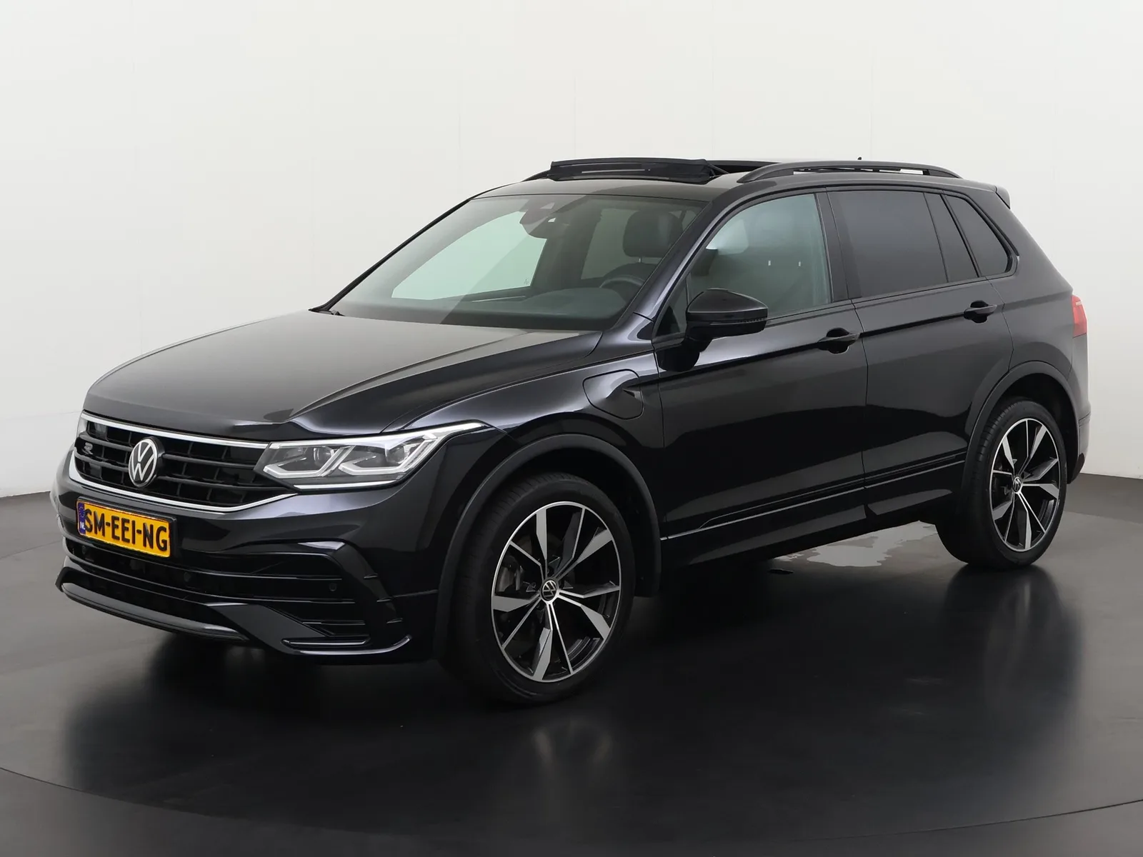Volkswagen Tiguan (2022) — foto 1