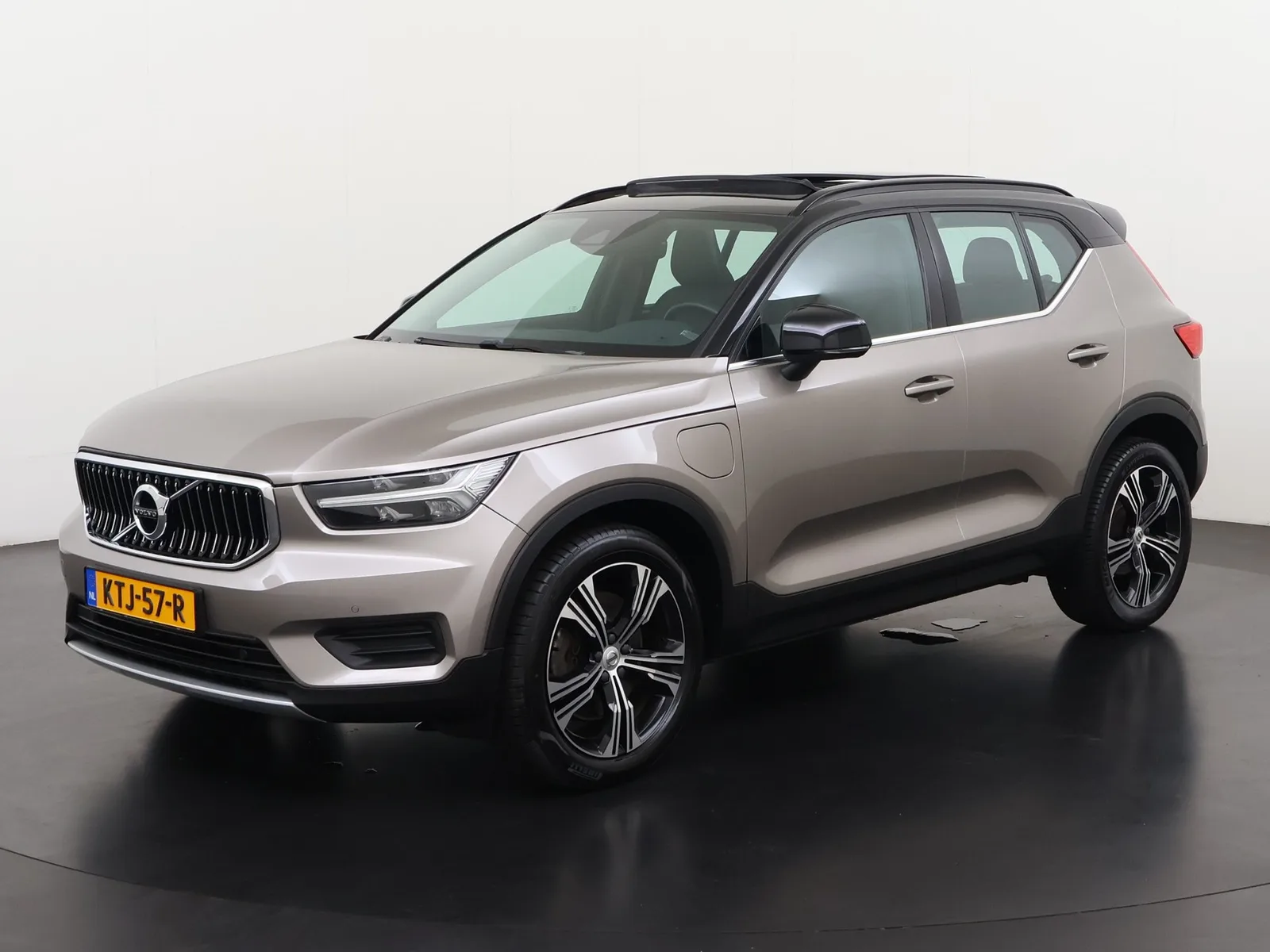 Volvo XC40 (2022) — foto 1