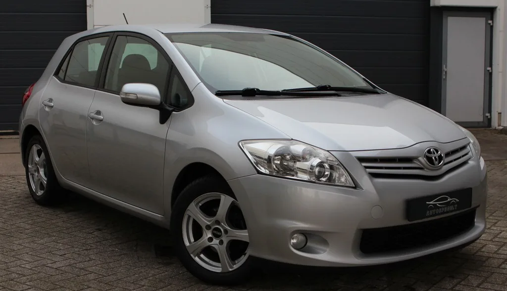 Toyota Auris (2010) — foto 1