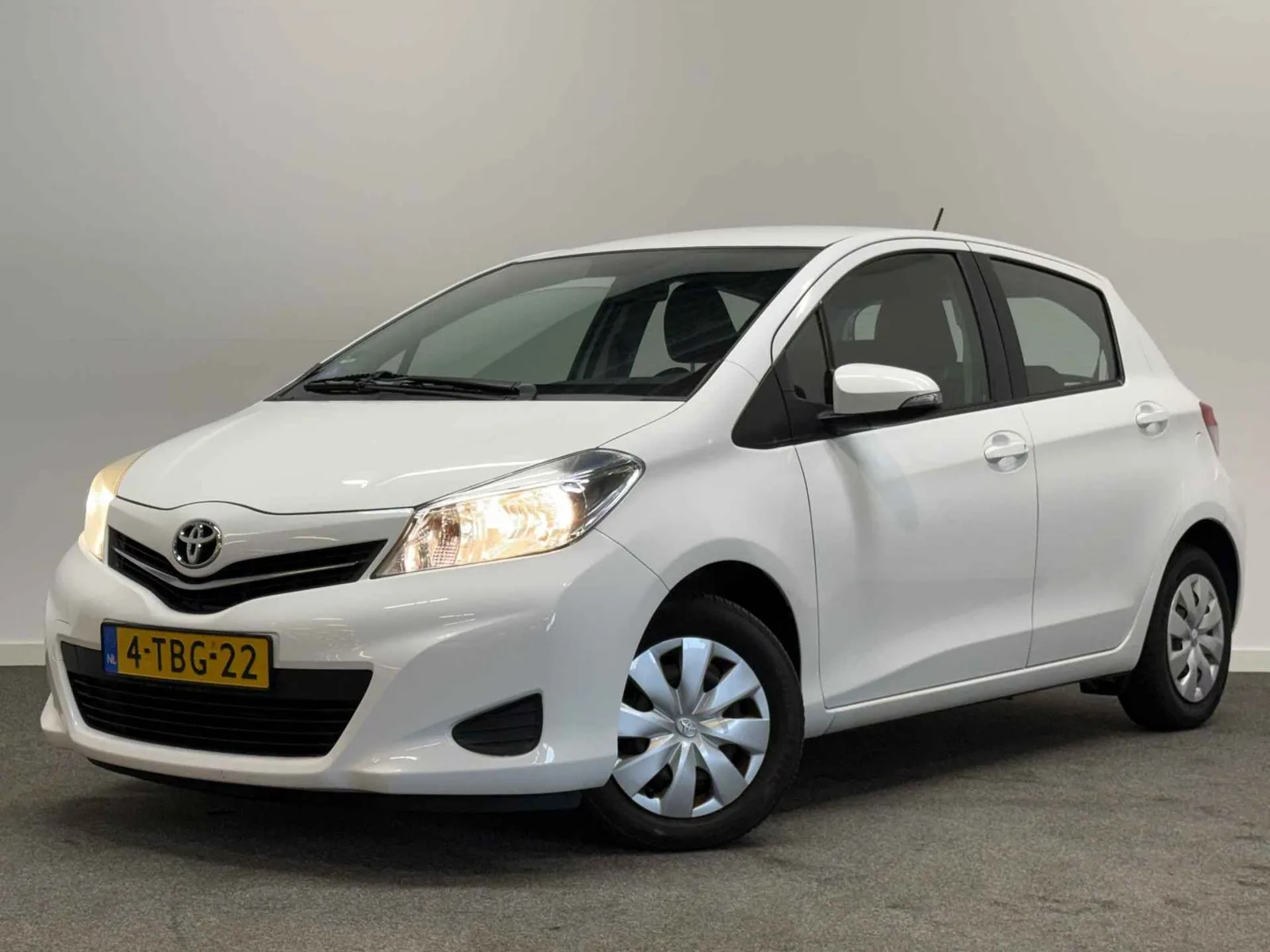 Toyota Yaris (2014) — foto 1