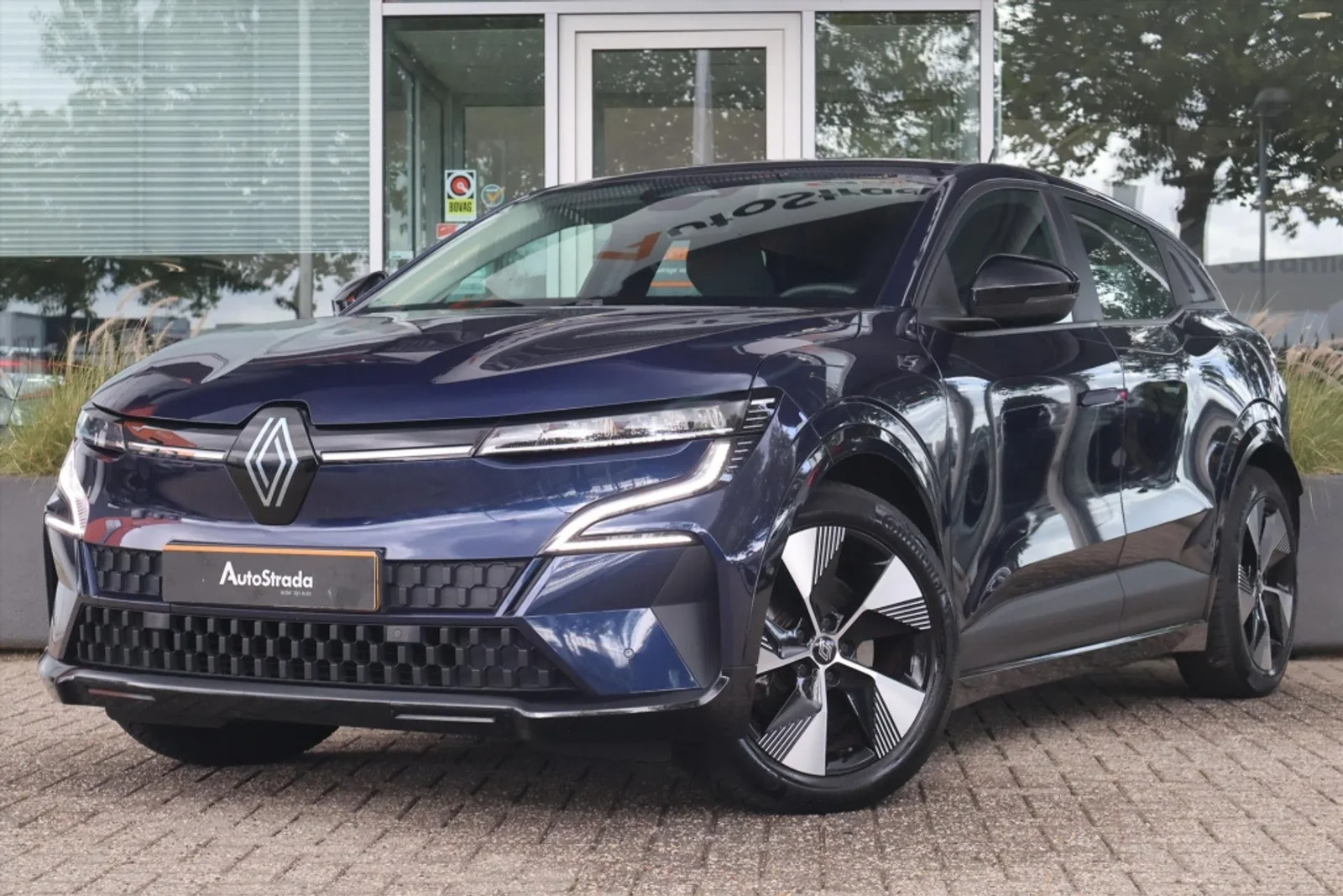 Renault Mégane E-Tech (2023) — foto 1