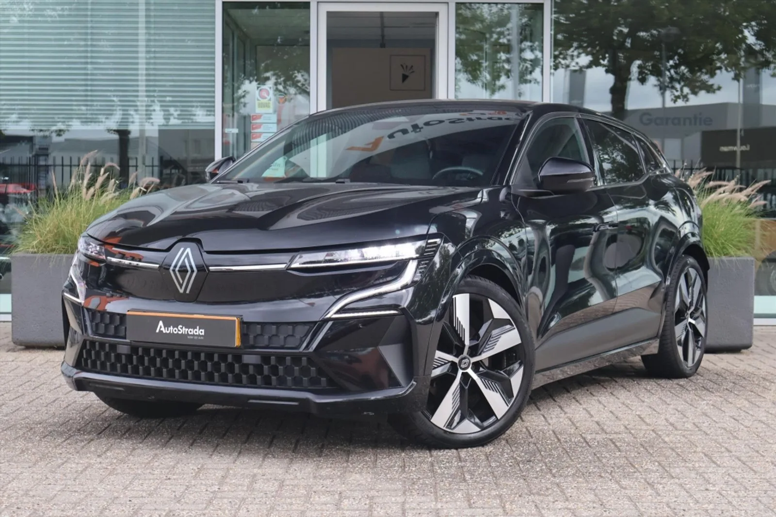 Renault Mégane E-Tech (2023) — foto 1