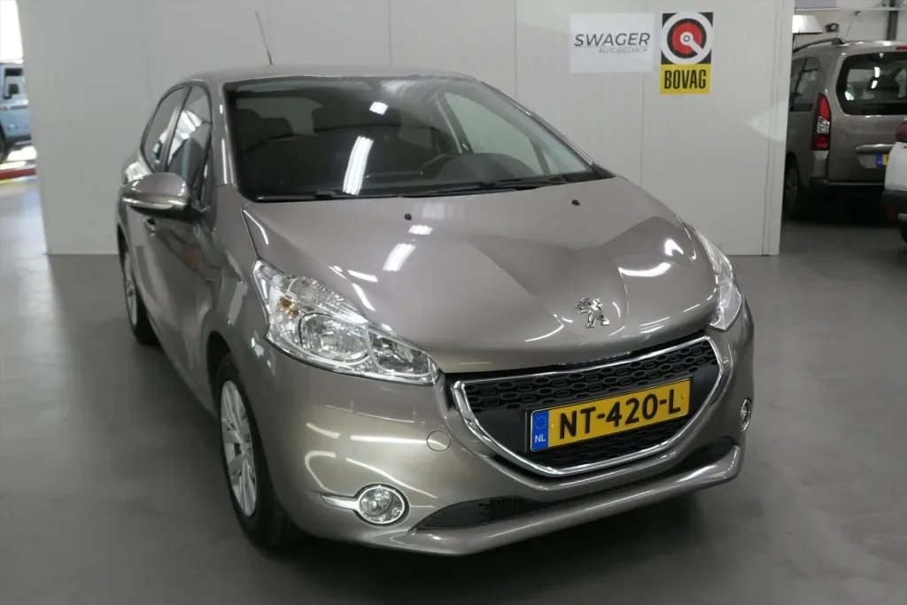 Peugeot 208 (2013) — foto 1