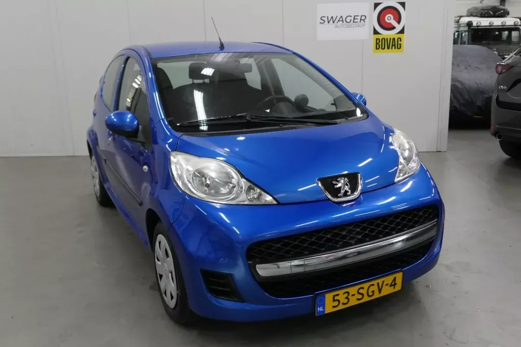Peugeot 107 (2011) — foto 1