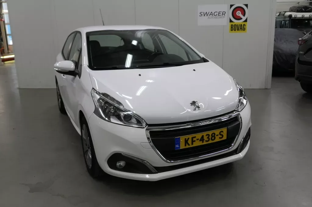 Peugeot 208 (2016) — foto 1