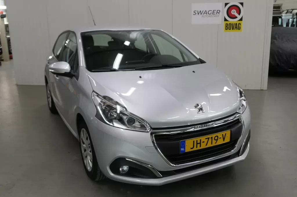 Peugeot 208 (2016) — foto 1