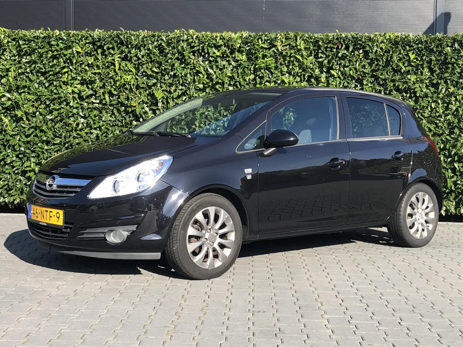 Opel Corsa (2010) — foto 1