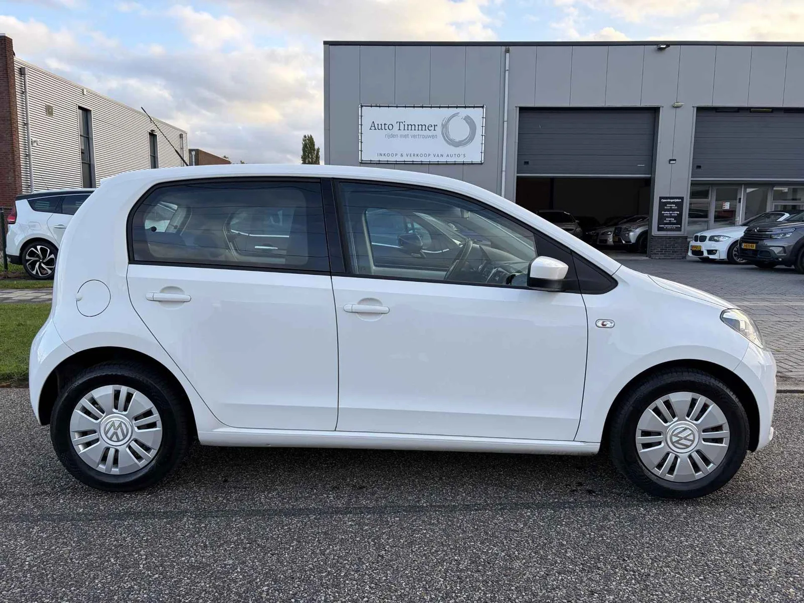 Volkswagen Up! (2012) — foto 1