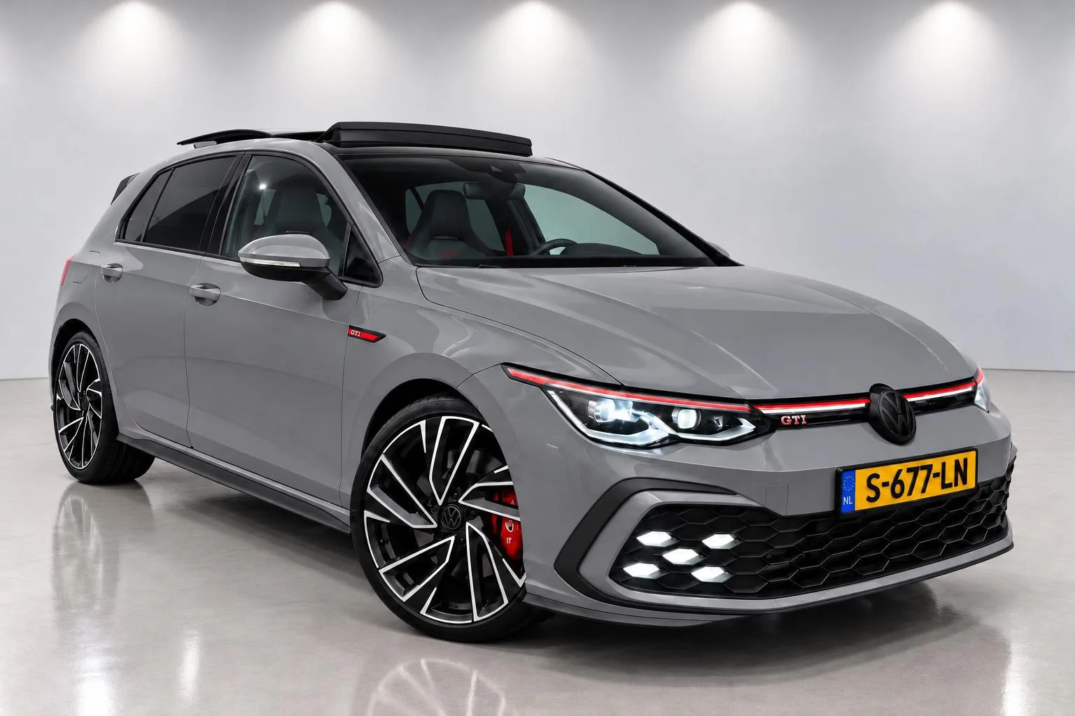 Volkswagen Golf (2022) — foto 1