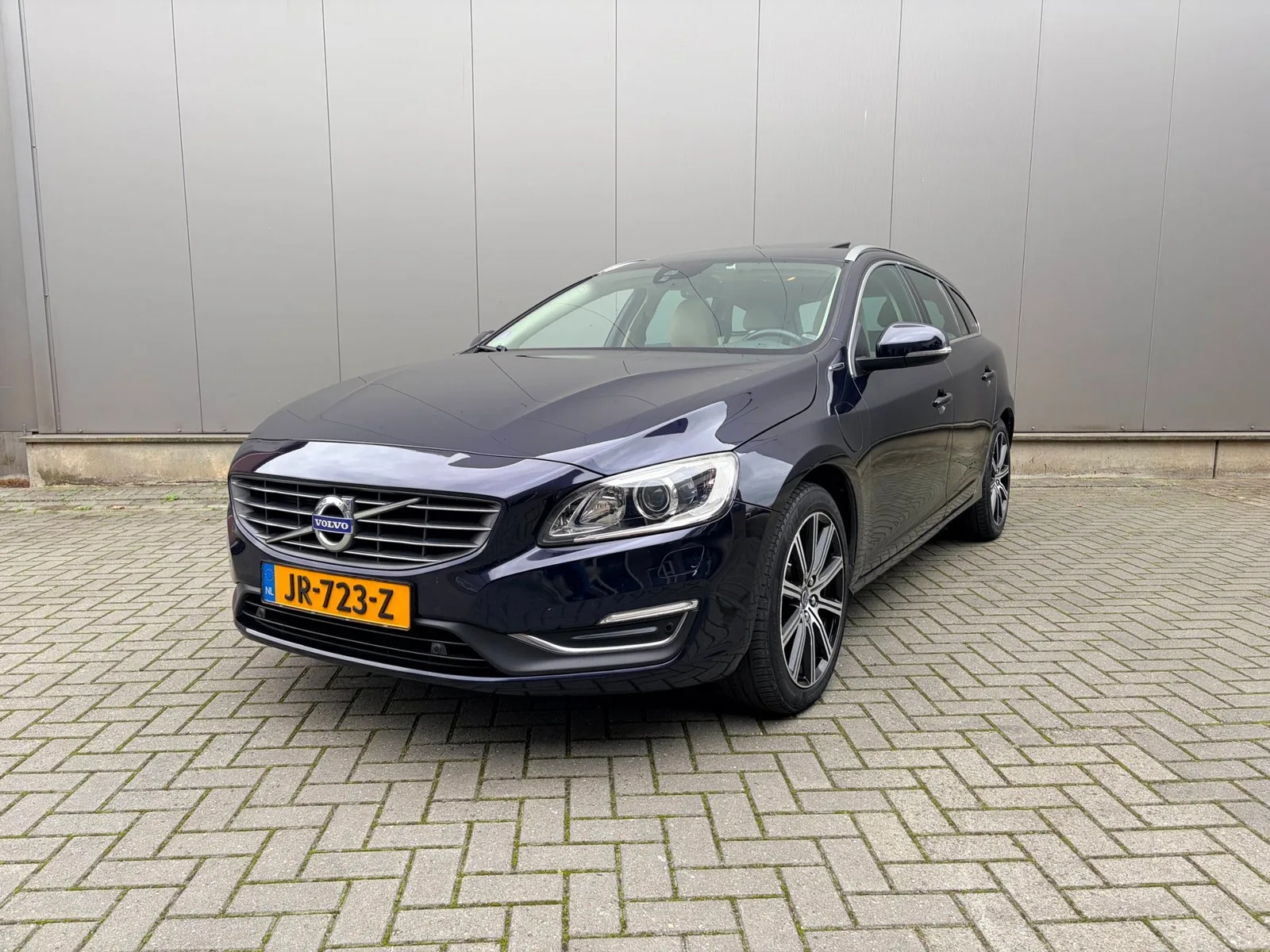 Volvo V60 (2016) — foto 1