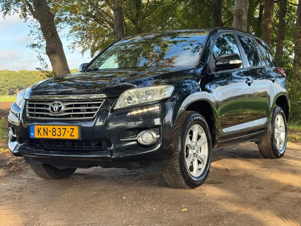 Toyota RAV4 (2010) — foto 1