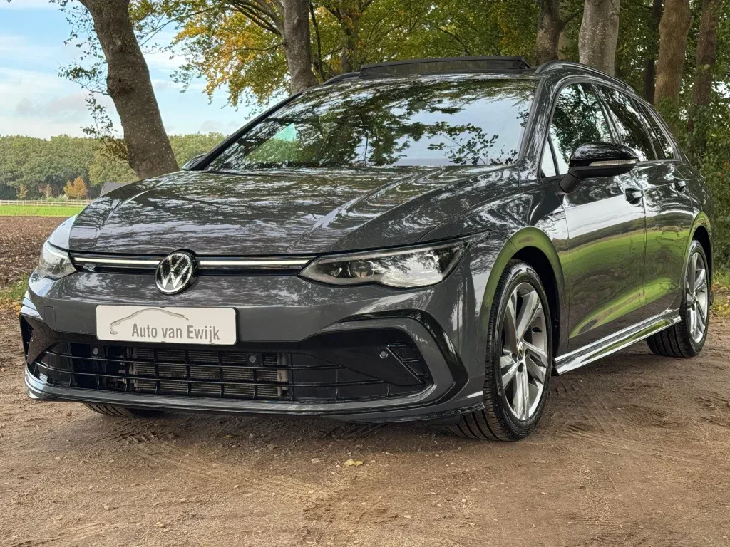 Volkswagen Golf (2023) — foto 1