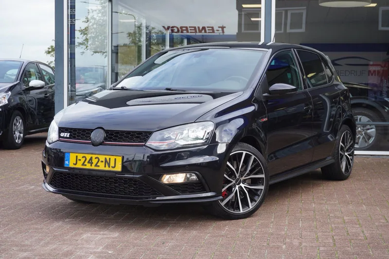 Volkswagen Polo (2015) — foto 1