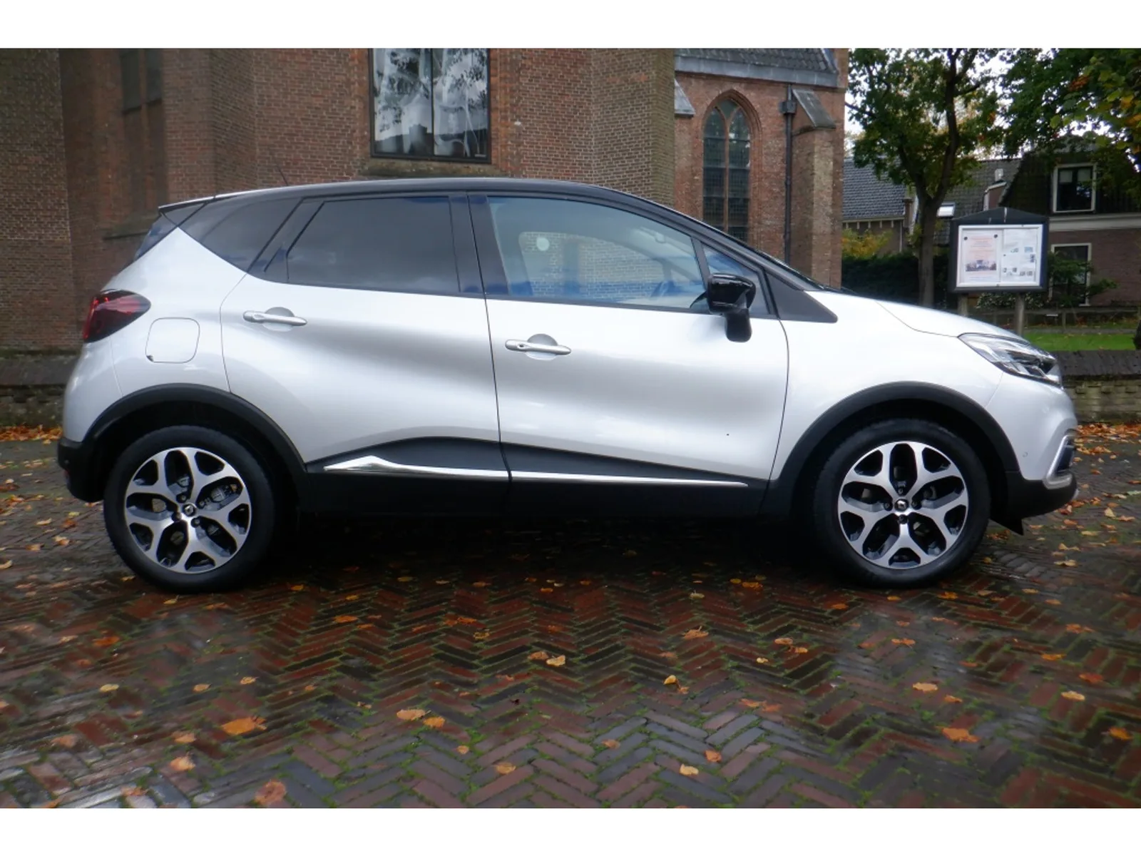 Renault Captur (2019) — foto 1
