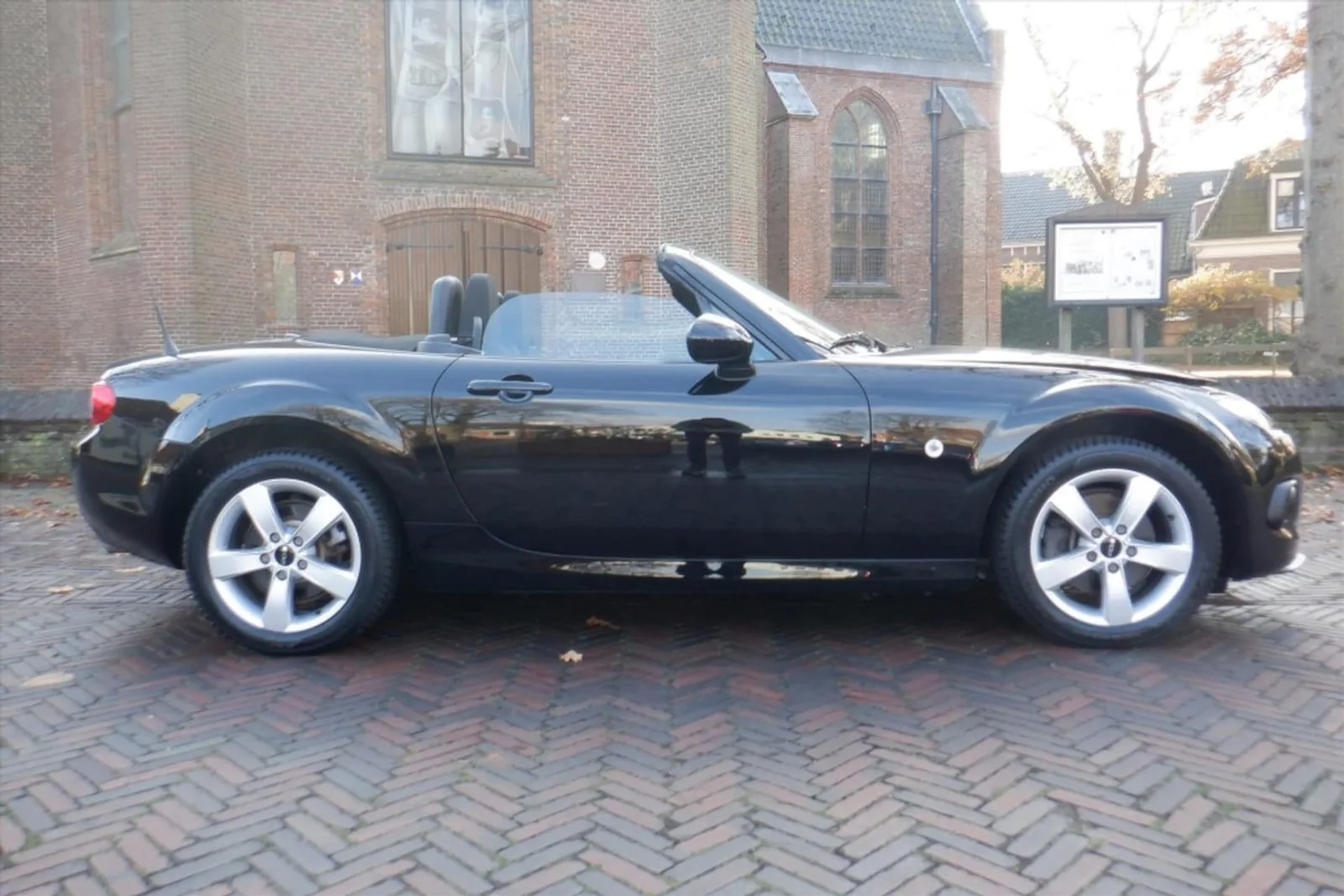 Mazda MX-5 (2013) — foto 1