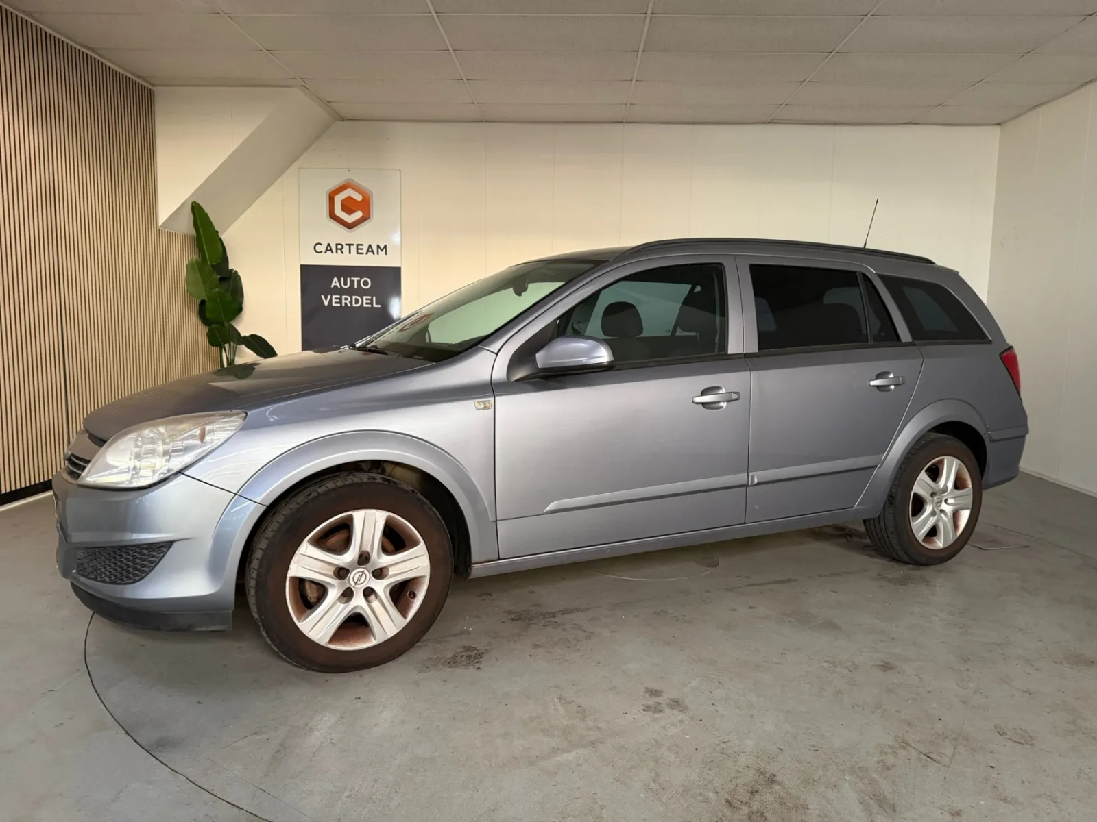 Opel Astra (2009) — foto 1
